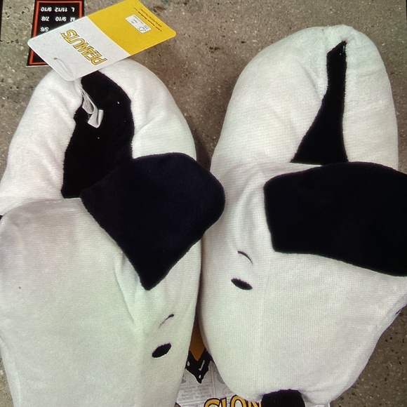 New Peanuts Snoopy Slippers 7/8 - Picture 3 of 3